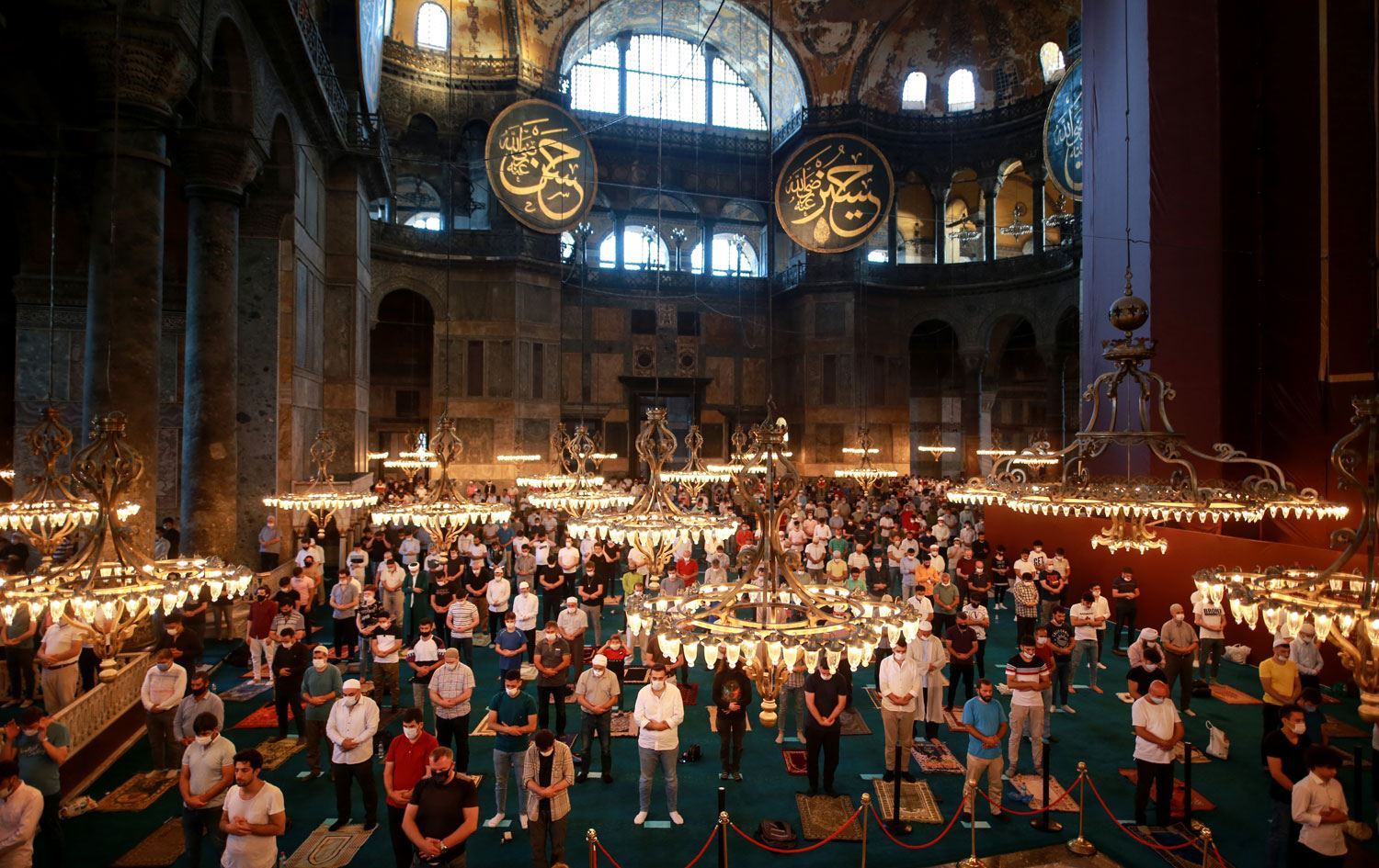 Yekem nimêja cejnê piştî 86 salan li Ayasofya hat kirin