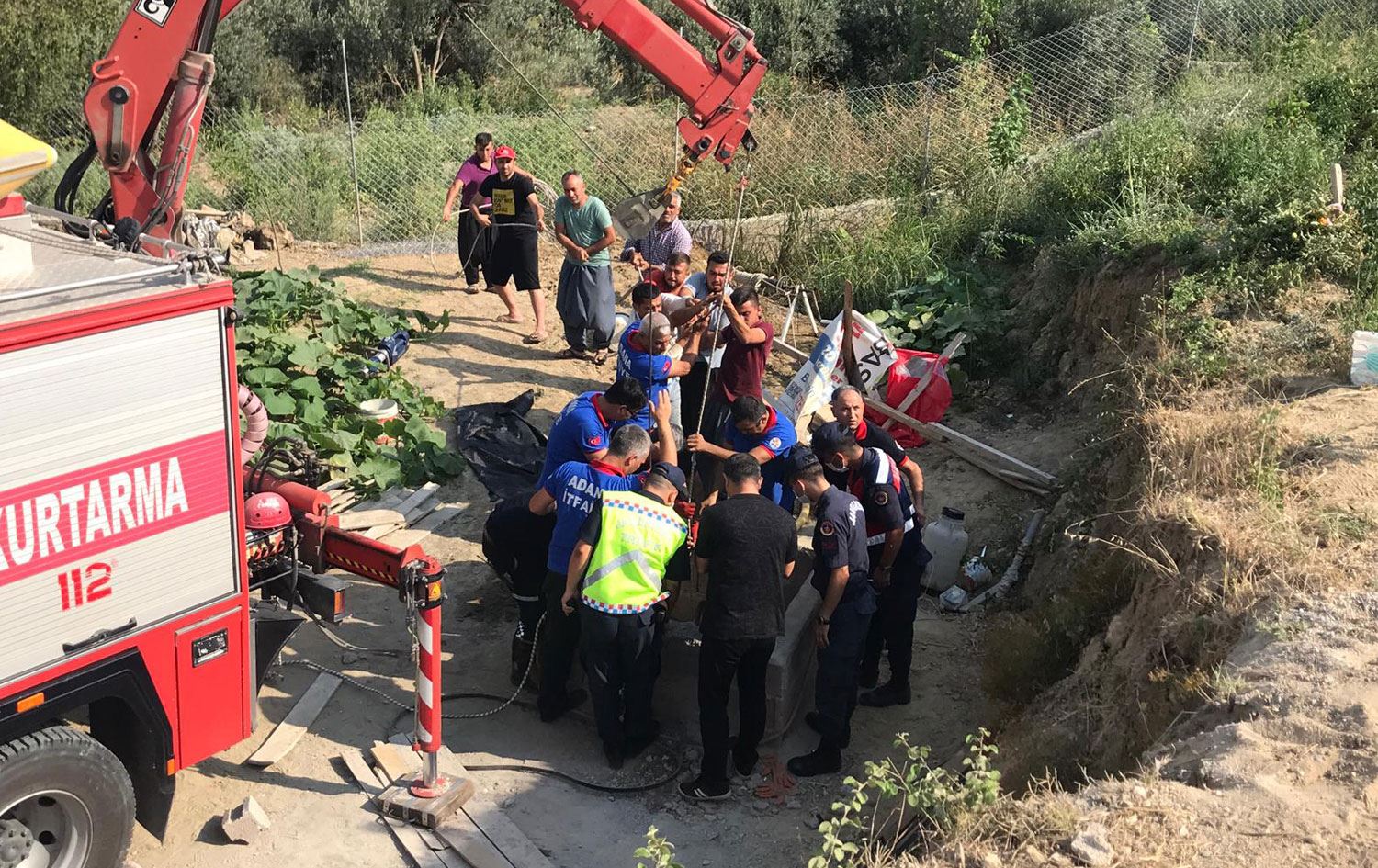 Su kuyusu açmak için kazı yapan aynı aileden 4 kişi öldü