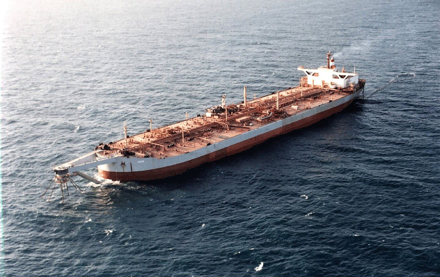 کەشتیی سافر... بۆمبە تەوقیتکراوەکەی حووسییەکان لە یەمەن