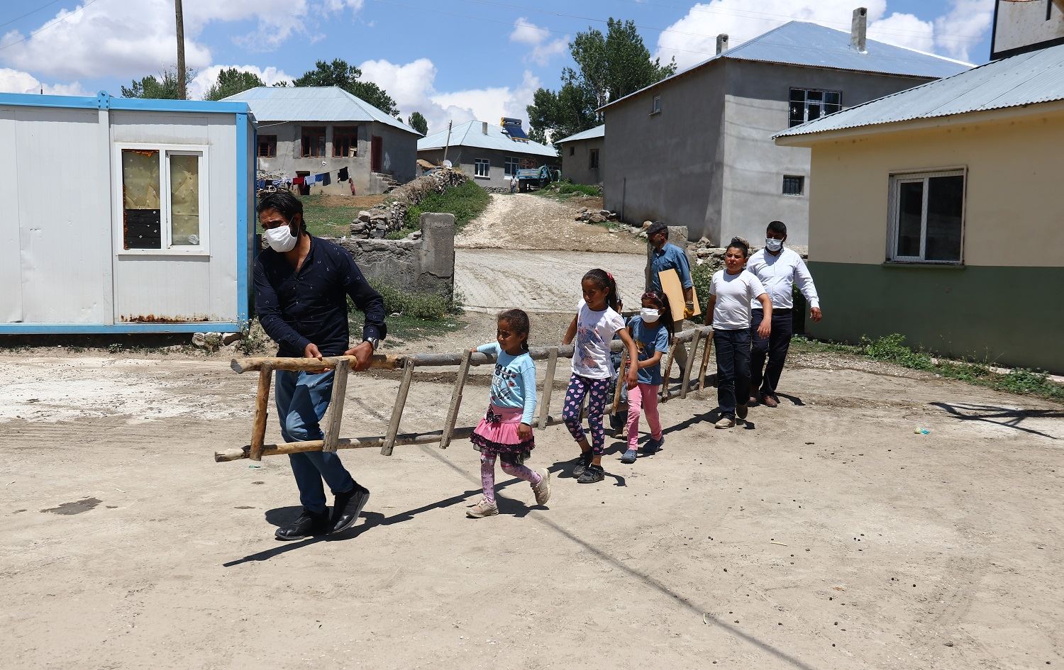 Bi dahata pirtûka xwe xwendingehên nûjen dike