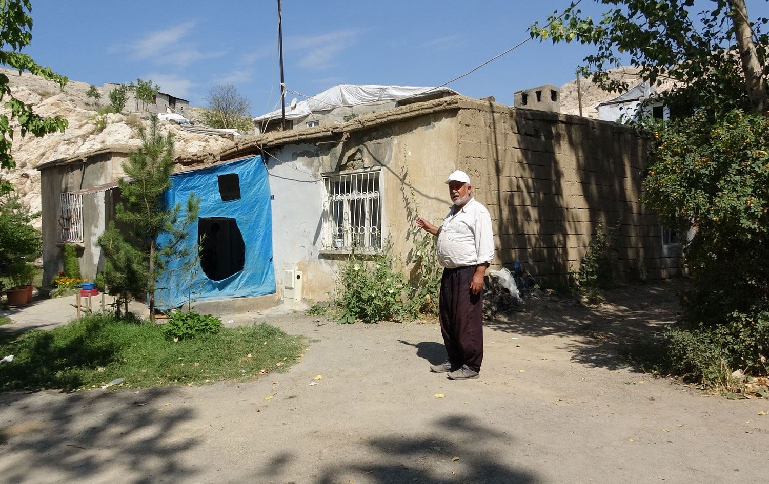Van’da yoksul aile harabe evde yaşam mücadelesi veriyor