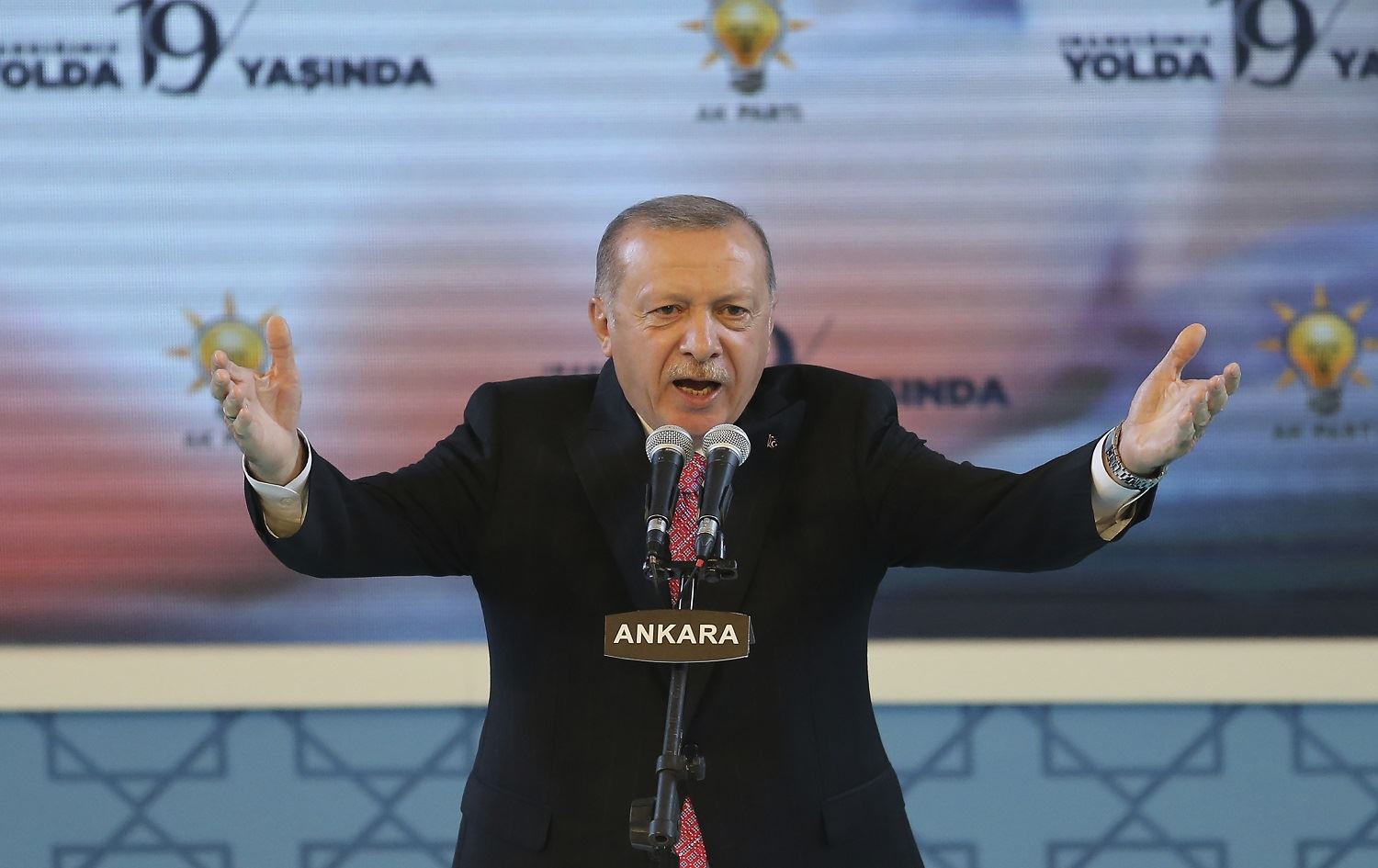 EU urges Turkey to halt gas hunt in east Mediterranean