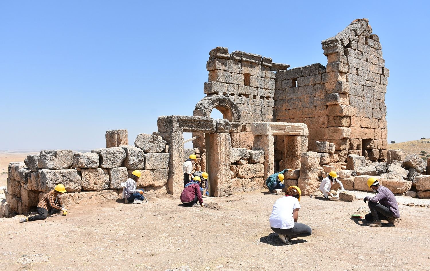Sed xwendekarên zanîngehê xwebexş beşdarî nûjenkirina Keleha Zerzevan dibin