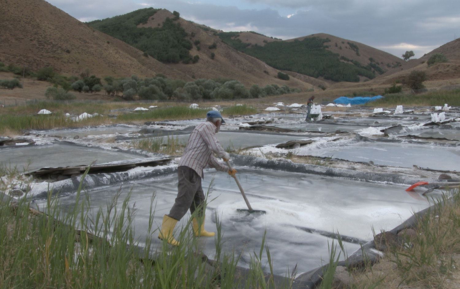 DERSİM - Geleneksel yöntemlerle Türkiye'nin en iyi kaya tuzunu üretiyorlar