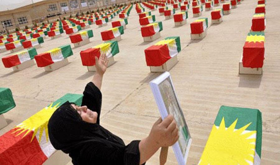 گریانی دایکێک لەسەر رووفاتی ئەنفالکراوان