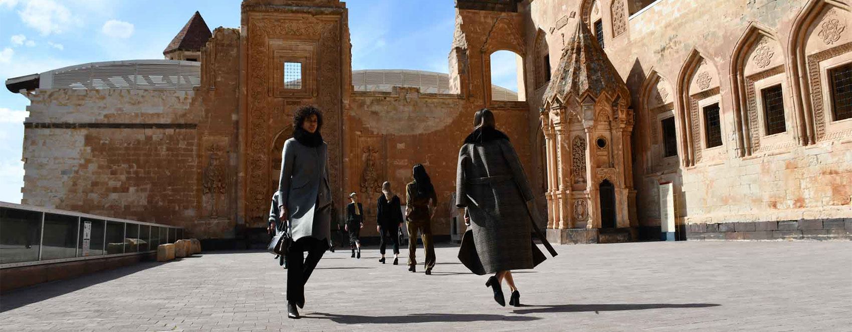 WÊNE - Nimayişa cilûbergan li Koşka Îshaq Paşa