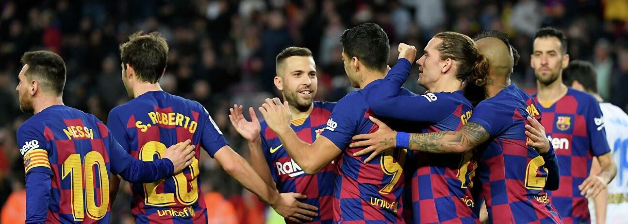 یاریزانانی بارسێلۆنا بە کۆمەڵ یانەکەیان جێدەهێڵن