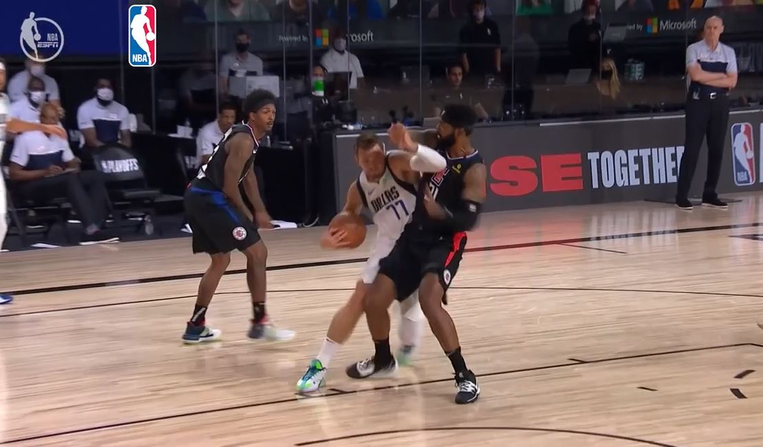 ڤیدیۆ؛ لۆس ئەنجلس کلیپێرز گەیشتە قۆناخی پێشکۆتایی