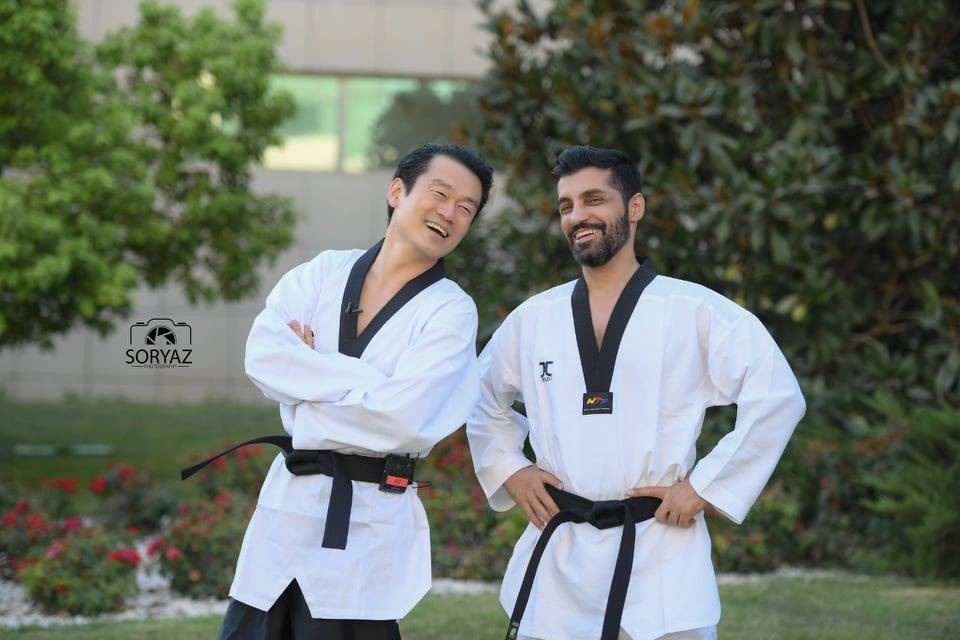 کونسوڵی کۆریای باشوور نمایشی تایکواندۆ دەکات