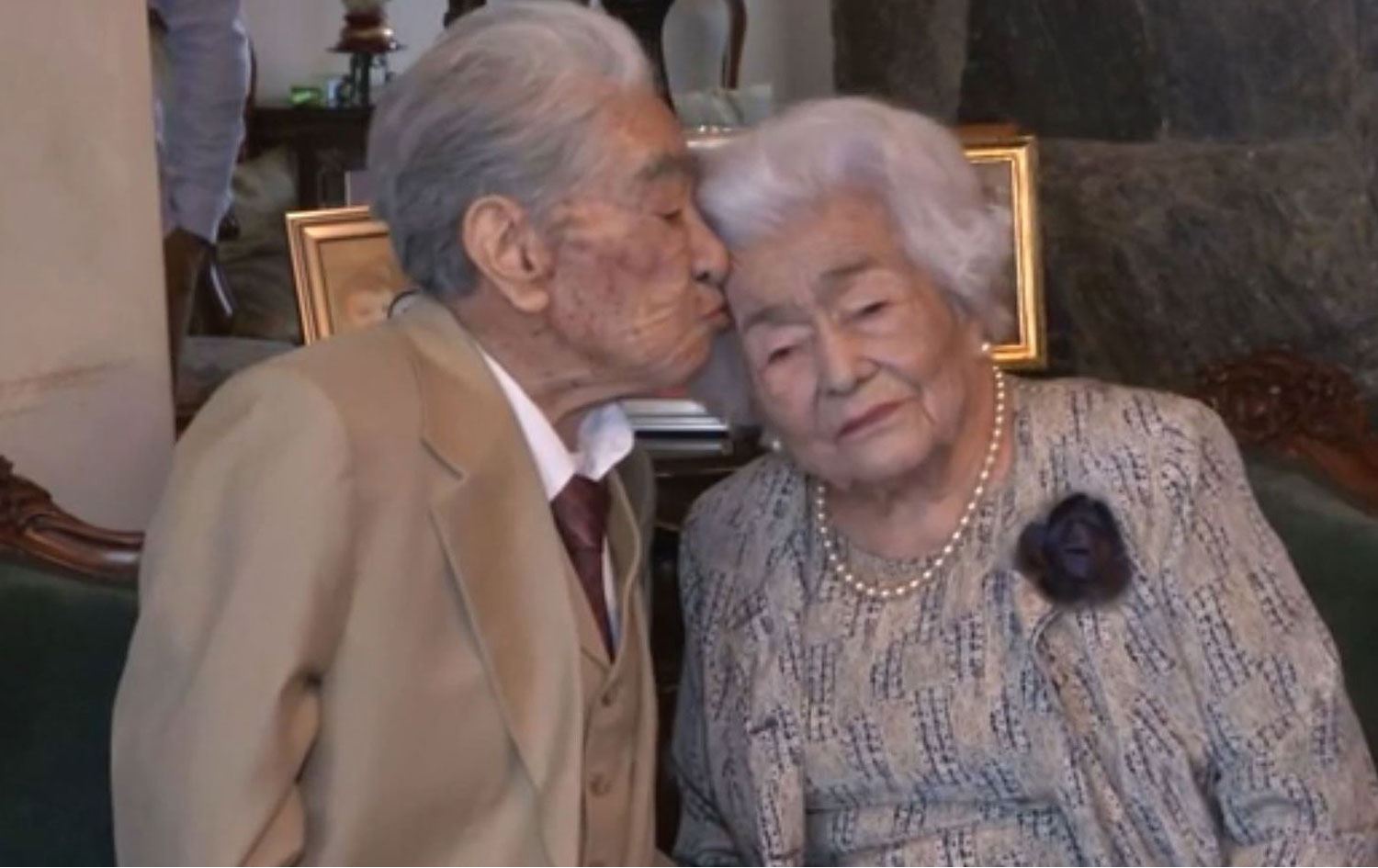 Dünyanın en yaşlı evli çifti Guinness Rekorlar Kitabı'na girdi