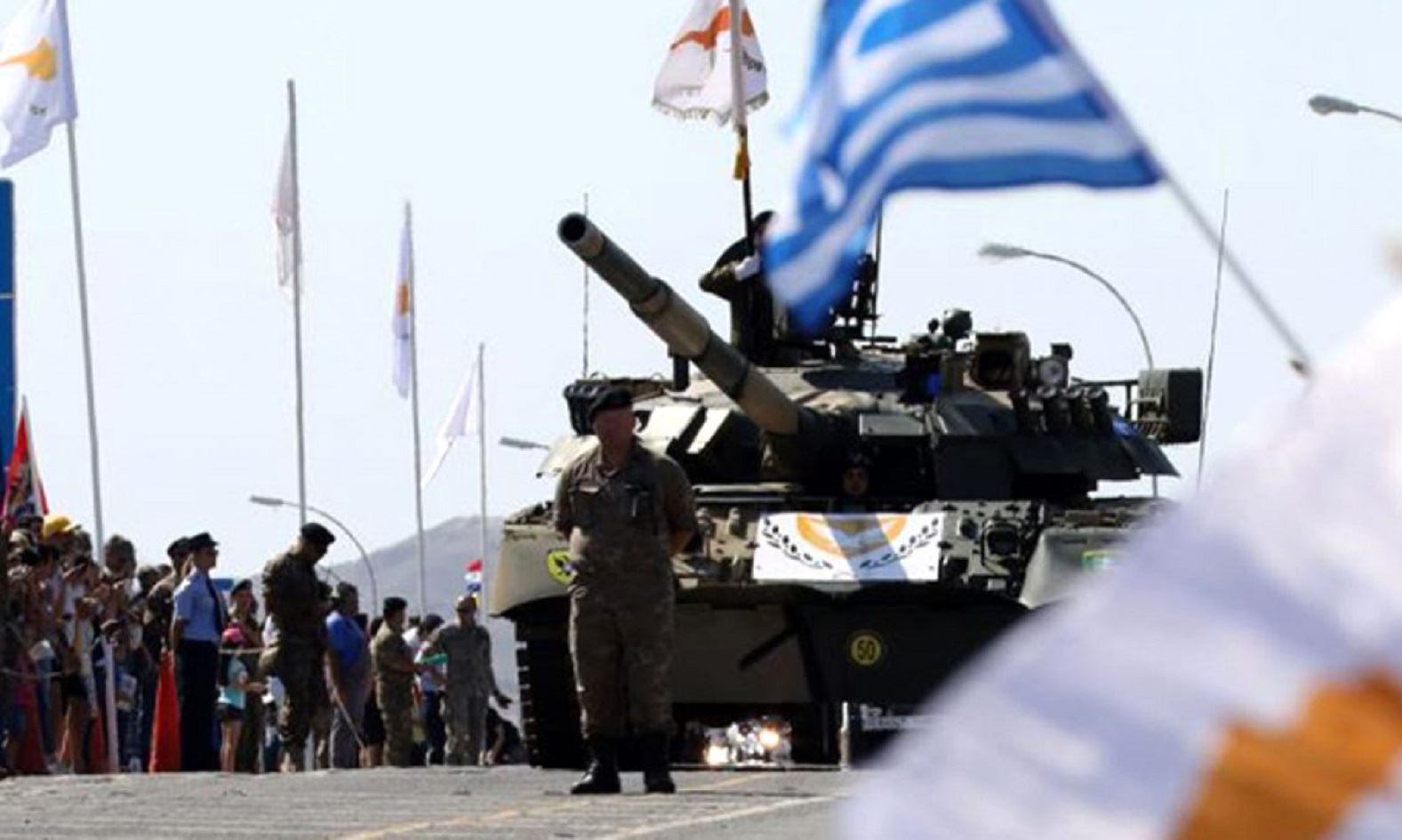 Amerîkayê ambargoya çekan li ser Qubrisê rakir