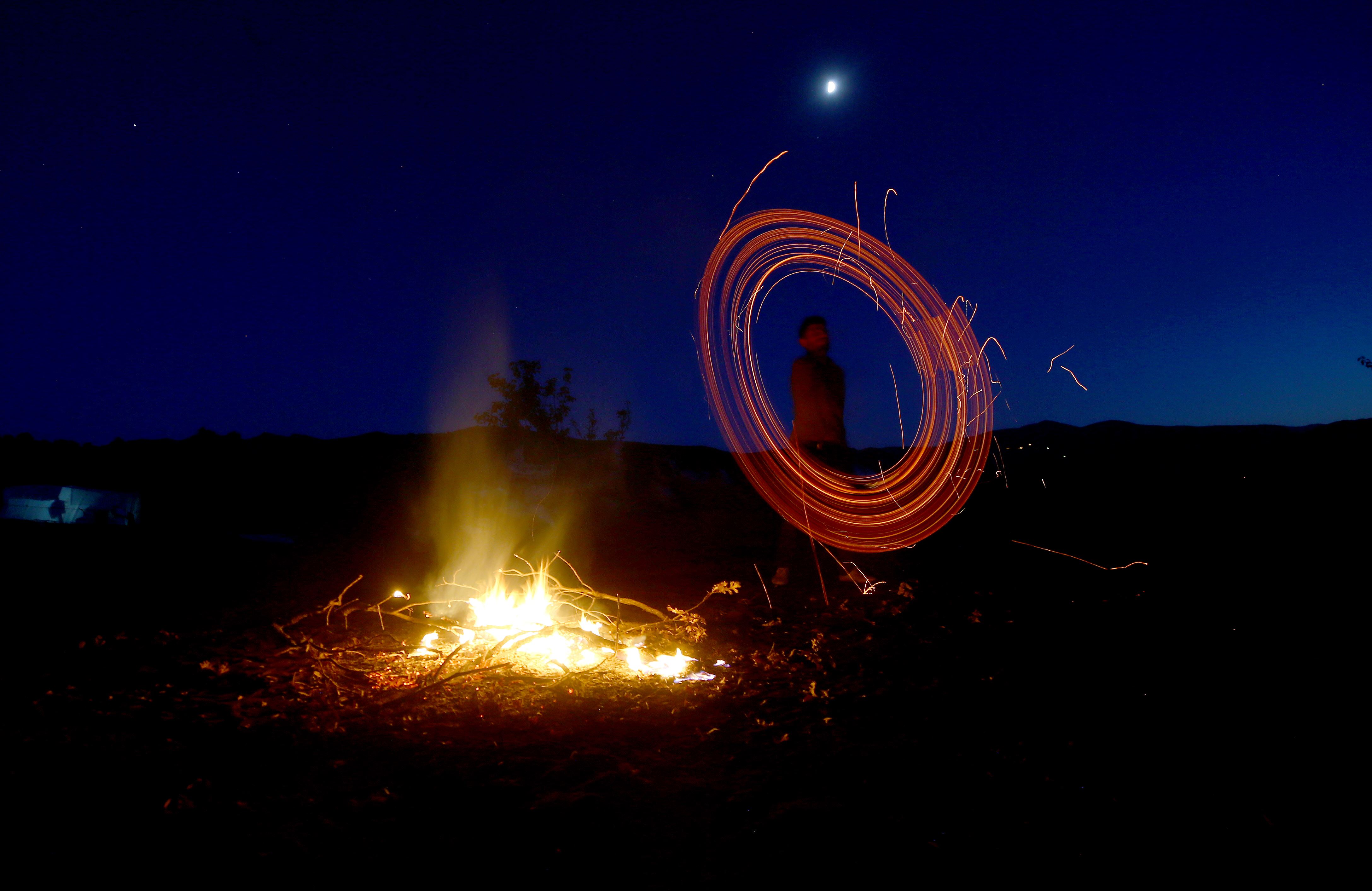 Fotoğraflarla meşe ağaçlarının mangal kömürüne dönüşümü