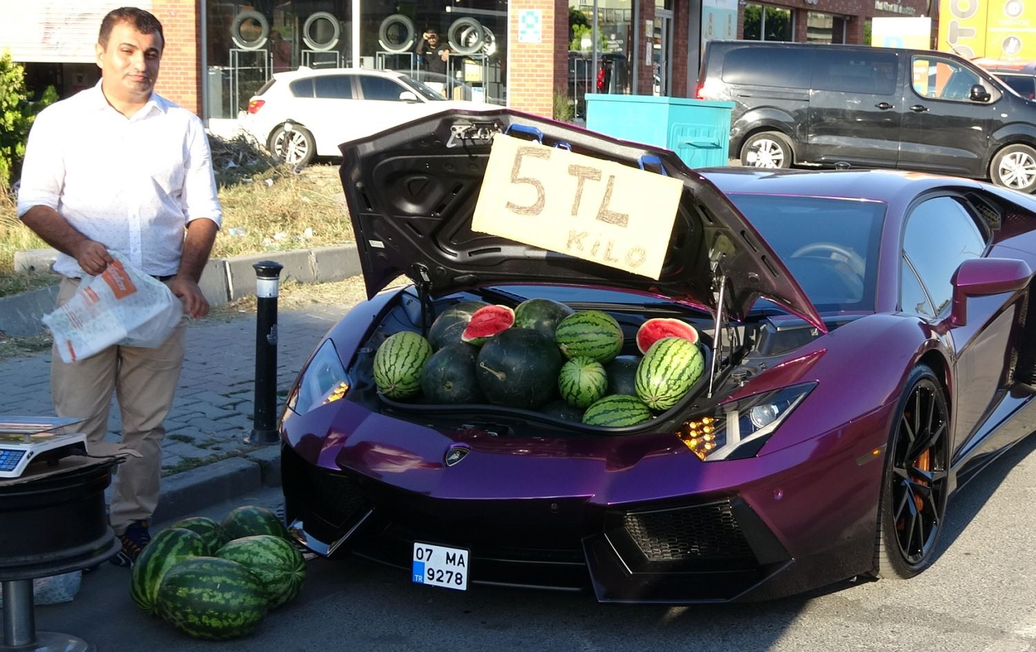 ئەو پیاوەی لە ئیستەنبووڵ بە لامبۆرگینی شووتی دەفرۆشت، سزا درا