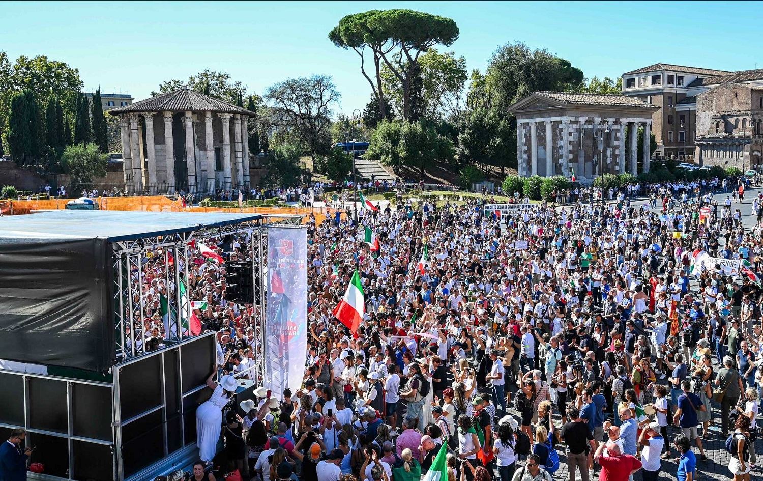 WÊNE - Xwepêşandana Îtaliyan li dijî bikaranîna mask bo zarokan