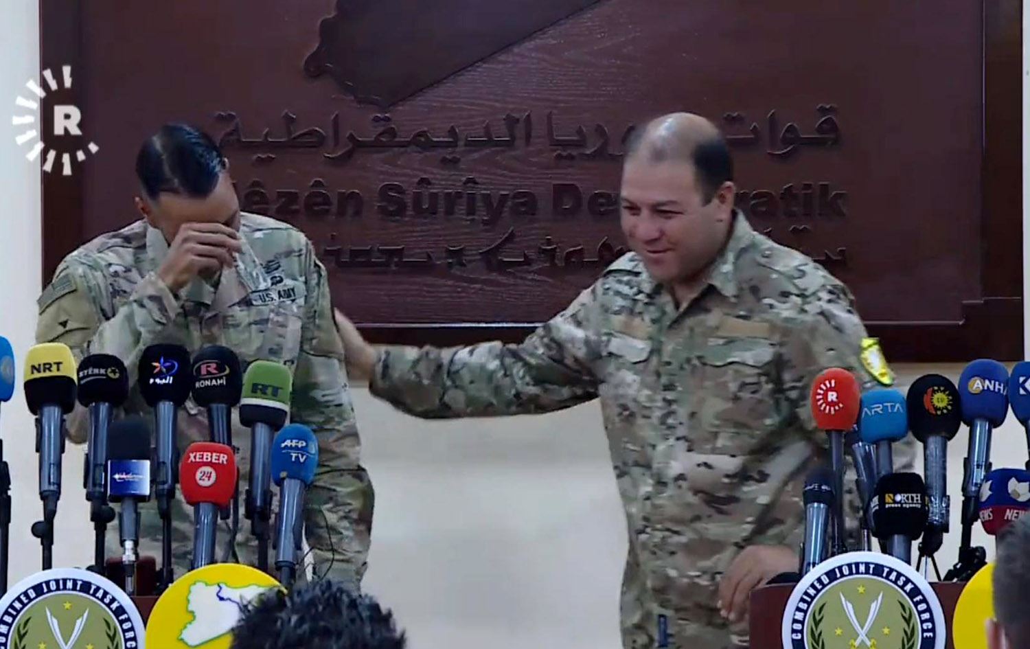 گوتەبێژی هاوپەیمانان بە چاوی پڕ لە فرمێسکەوە ماڵئاوایی لە رۆژئاڤای کوردستان دەکات