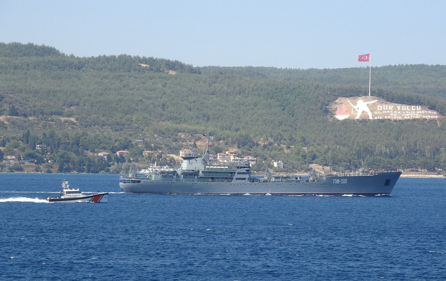 Rus savaş gemisi ‘Andreevsky’ Çanakkale Boğazı’ndan geçti