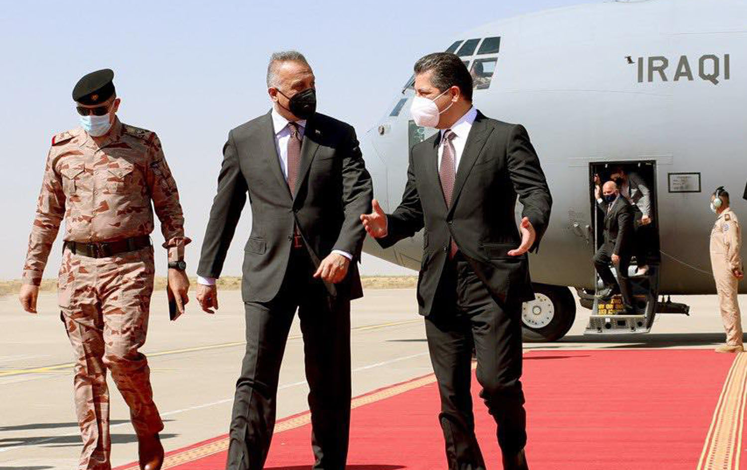 Serokwezîrê Herêma Kurdistanê Mesrûr Barzanî û Serokwezîrê Iraqê Mistefa Kazimî.