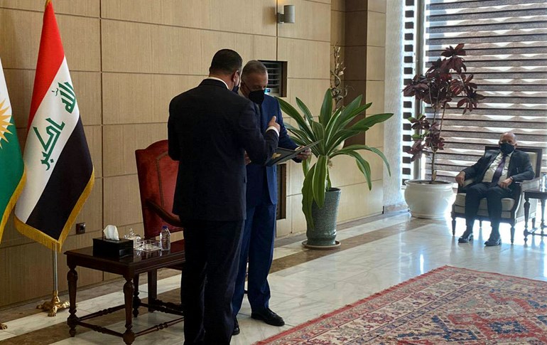 مستەفا کازمی، سەرۆکوەزیرانی عێراق و هەڤاڵ ئەبوبەکر، پارێزگاری سلێمانی. وێنە: پەیجی پارێزگاری سلێمانی