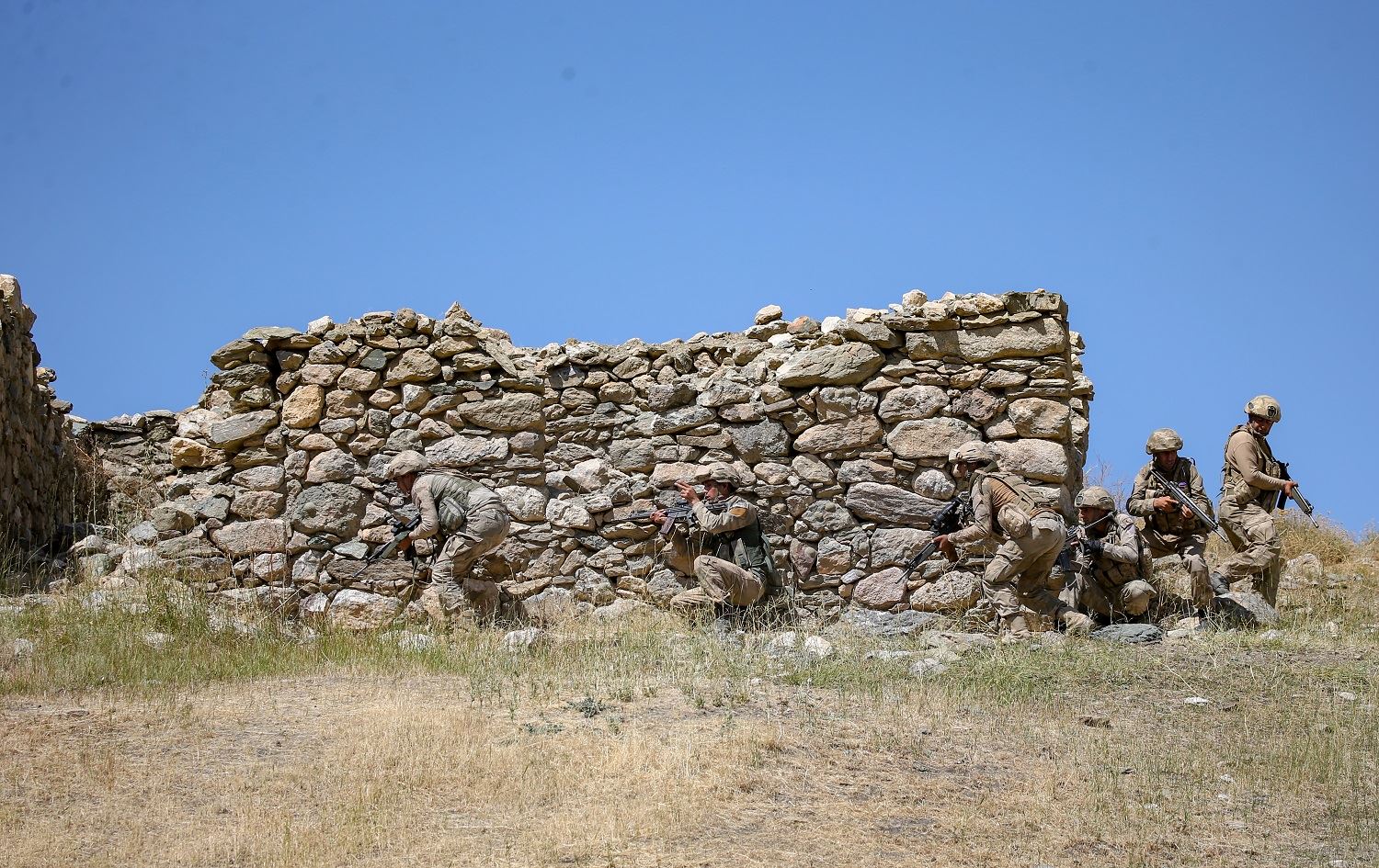 Li Wanê şer: Yek jê efser 3 leşkerên Tirkiyê hatin kuştin