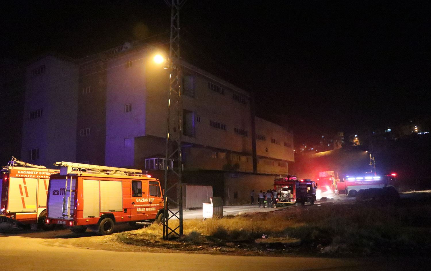 Antep’te ayakkabı fabrikasında yangın