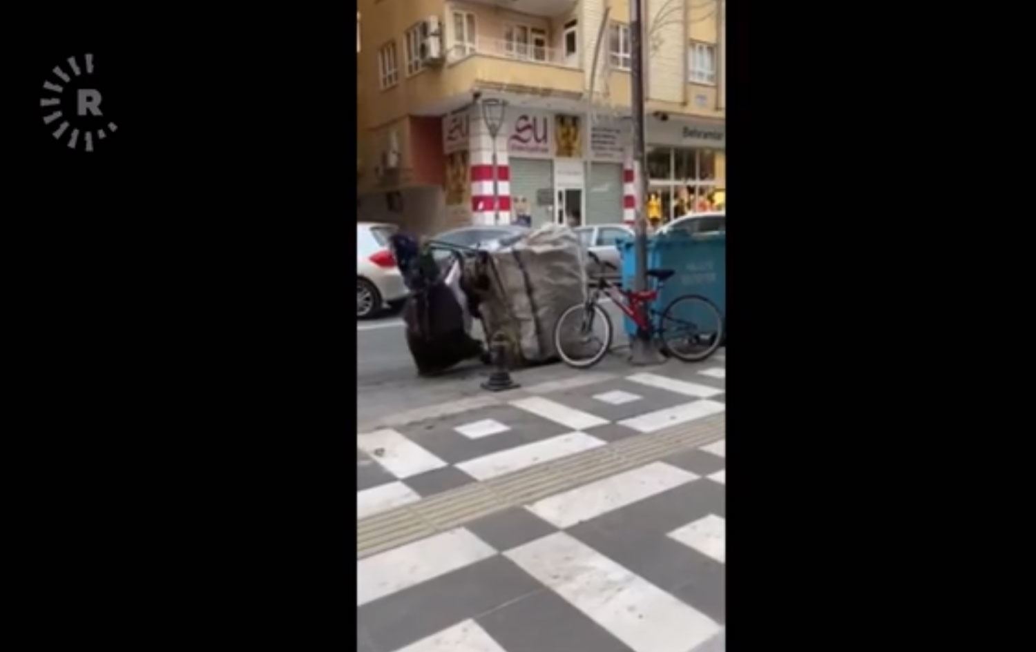 Urfa’da çöpten atık toplayan kadının ekmek mücadelesi