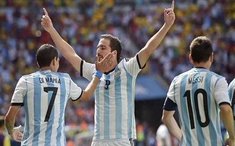 Arjantîn jî derbasî nîv-fînalê bû