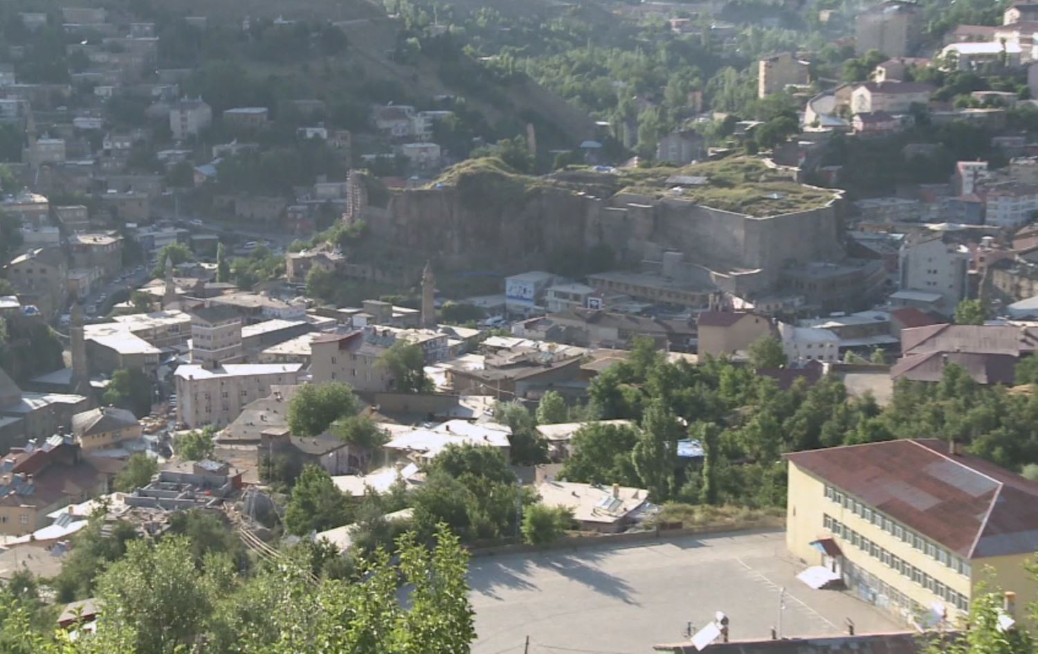 300 dukan û xaniyên li ber Çemê Bedlîsê tên rûxandin