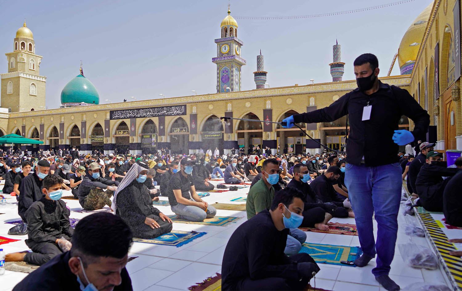 عێراق بڕیاری کردنەوەی مزگەوت و پارک و یاریگەکان دەدات