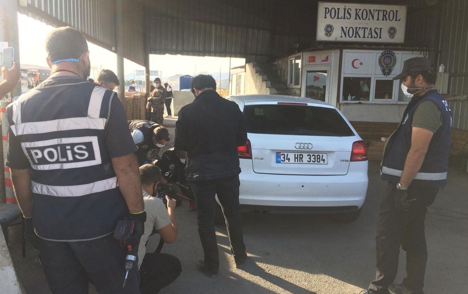 Emekli polisin aracından 61 kilo eroin çıktı