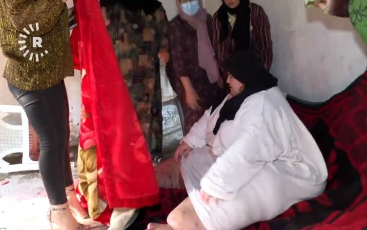 18 ay bir odadan çıkamayan 300 kiloluk kadına huzurevi sahip çıktı