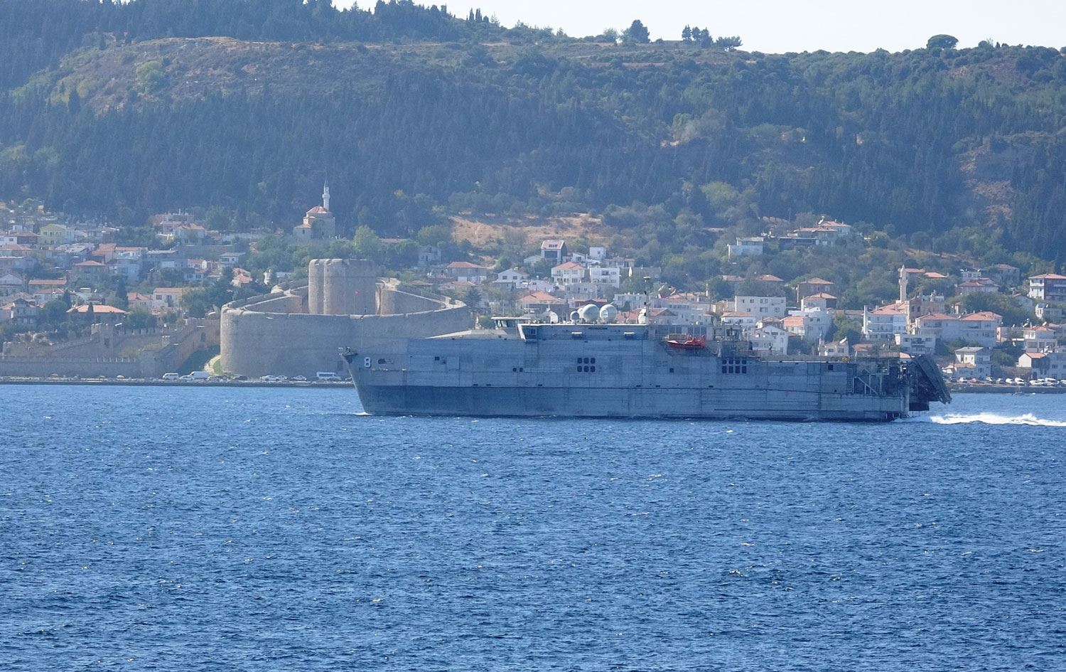 ABD savaş gemisi Akdeniz’e iniyor