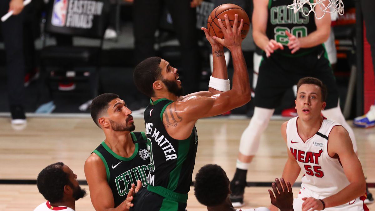 ڤیدیۆ؛ بۆستن سێڵتیکس رکابەرییەکانی فایناڵی بە زیندوویی هێشتەوە