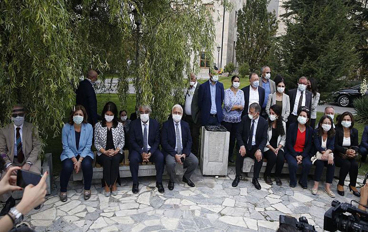 HDP'liler TBMM'nin açılış törenini protesto etti