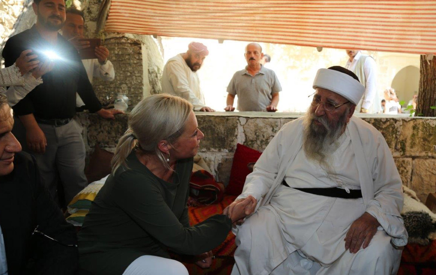 جێنین هێنیس-پلاسخارت، نوێنەری تایبەتی سکرتێری گشتیی نەتەوە یەکگرتووەکان لە عێراق لەگەڵ بابەشێخ