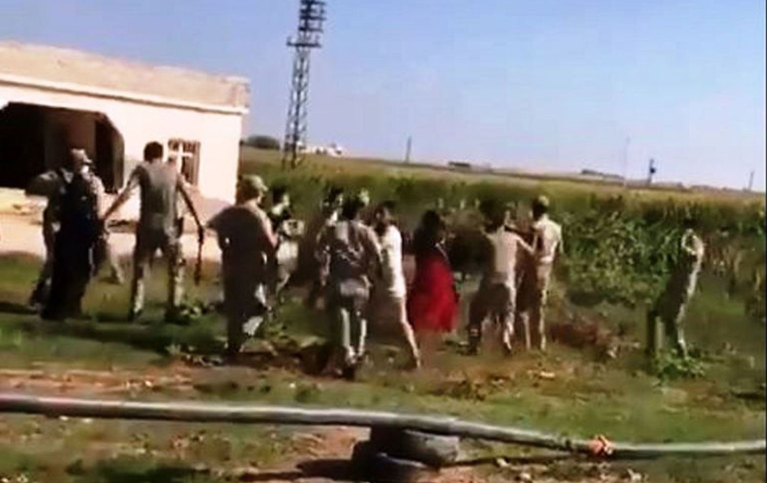 Urfa'da DEDAŞ ekipleri ile köylüler arasında kavga: 1 asker yaralandı