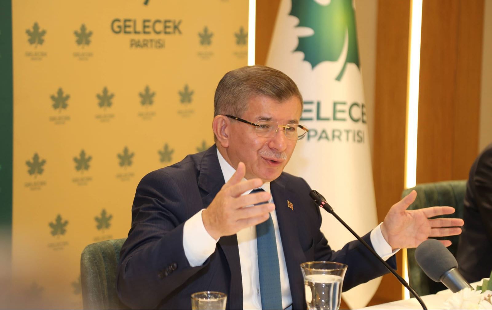 Davutoglu: Xelet e em li ser bingeha ‘Kurd gef e’ siyasetê bikin
