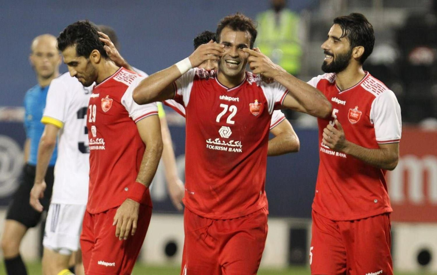 ڤیدیۆ؛ یاریزانێکی پێرسپۆلیس بە تووندی سزادرا