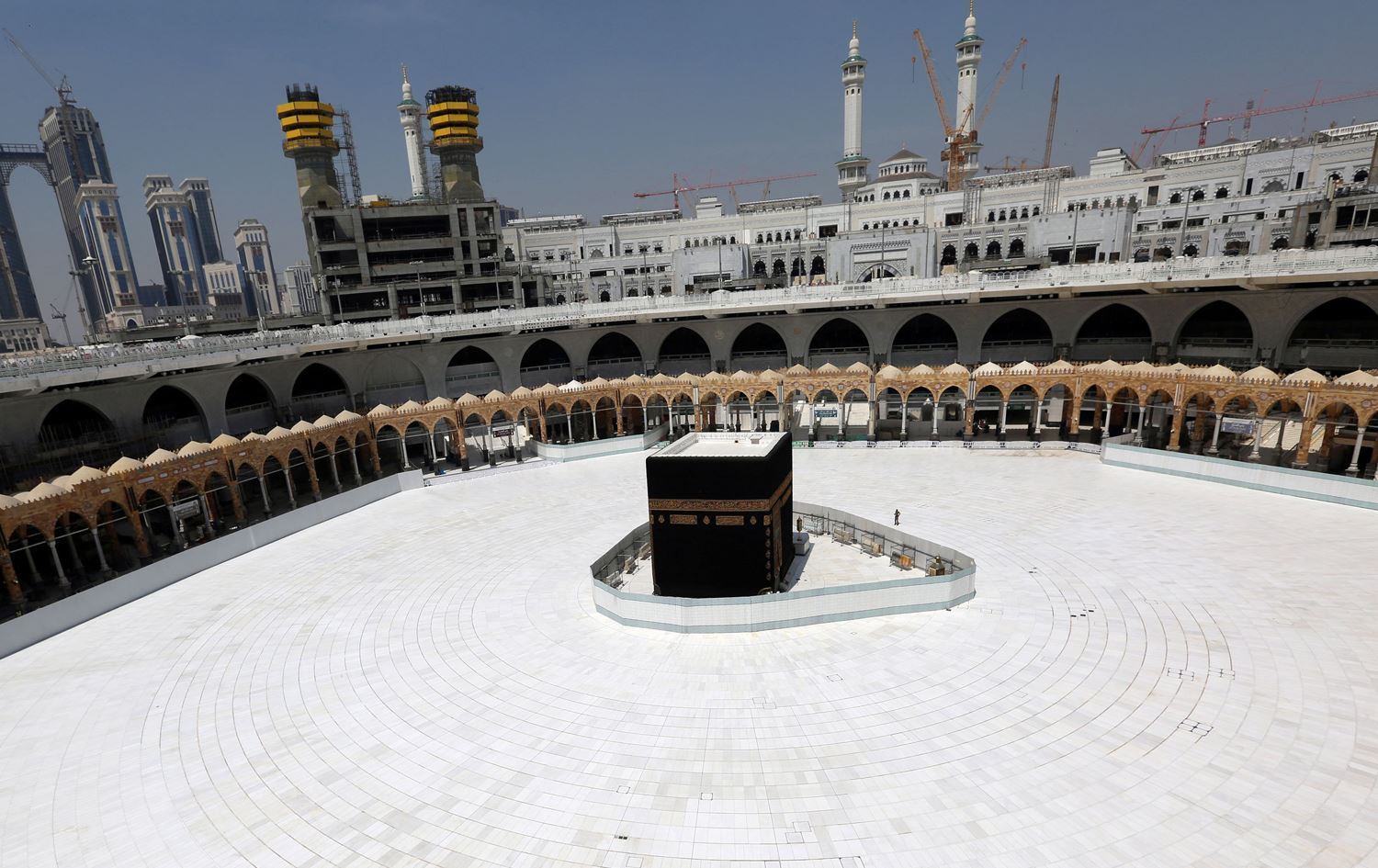 Suudi Arabistan'da umre ziyaretleri yeniden başladı