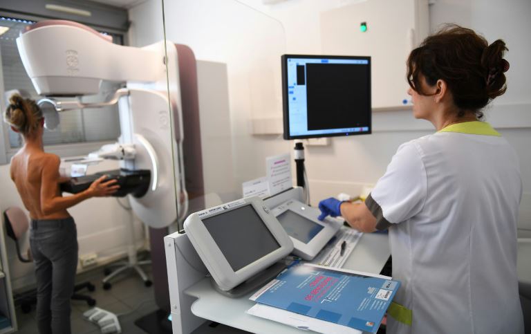 بەریتانیا: نزیکەی ملیۆنێک خانم لە پشکنینی پێشوەختەی شێرپەنجەی مەمک بێبەشبوون