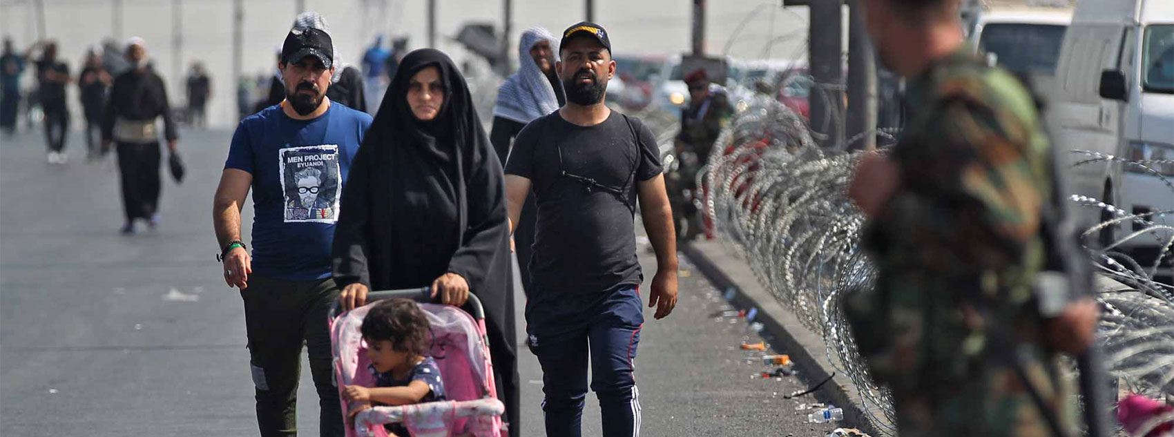 بەشێکی شیعەکانی عێراق بۆ چلەی ئیمام حوسێن بە پێ بەرەو کەربەلا دەچن