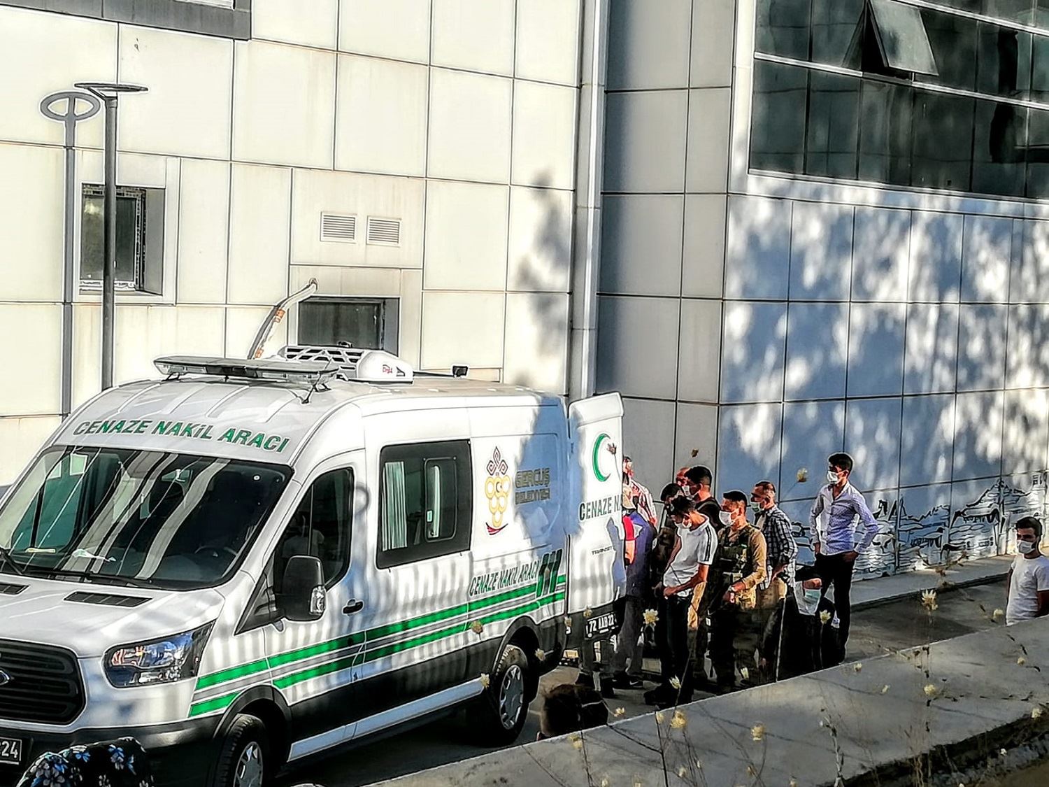 Batman'da damdan düşen yaşlı kadın öldü