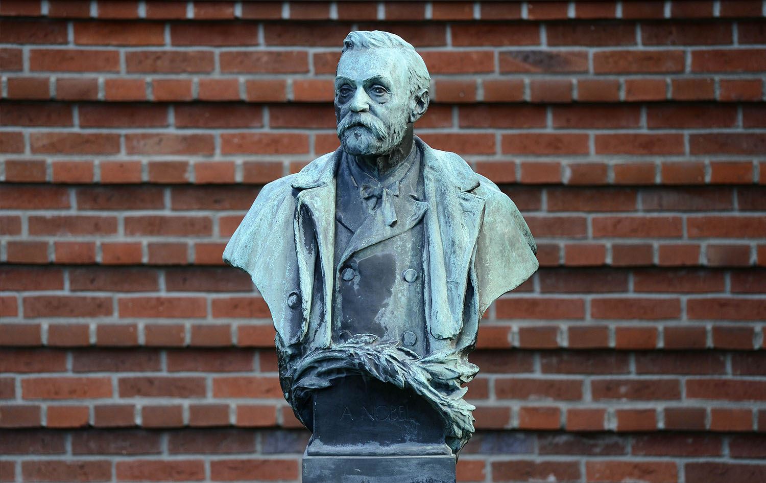 نۆبڵ.. ئەو پیاوەی دینامیتی داهێنا و ئافرەتێک ناچاریکرد خەڵاتی ئاشتی ببەخشێت