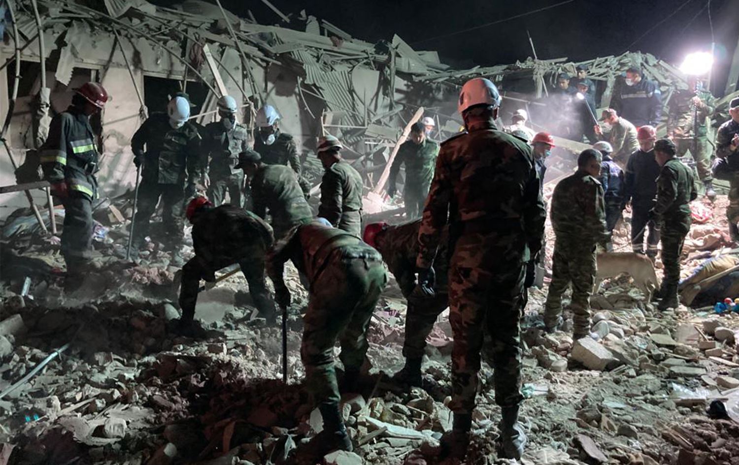 Azerbaycan'ın Gence ve Mingeçevir kentlerine füze saldırısı düzenlendi