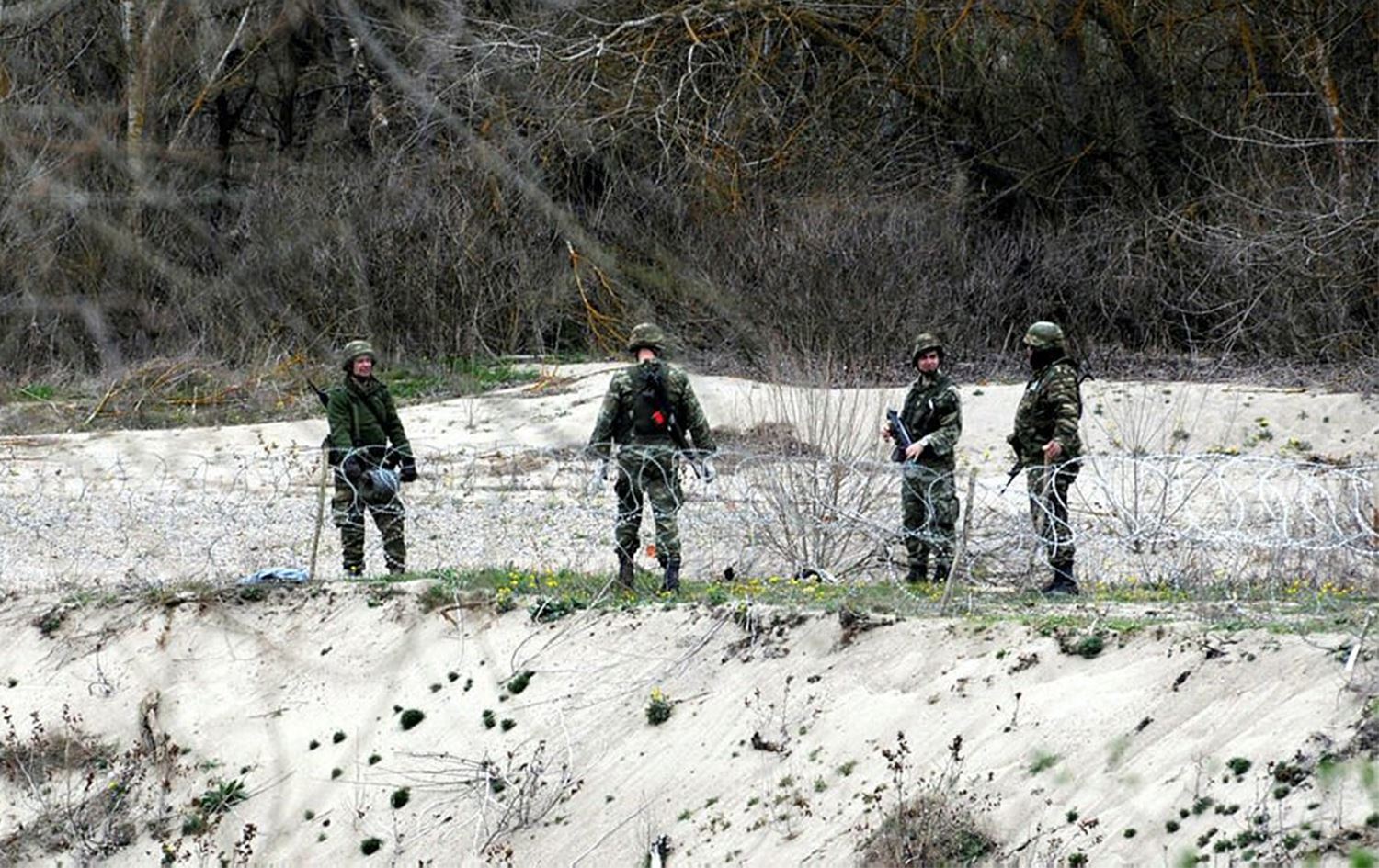 Yunanistan'dan Türkiye sınırındaki Meriç kıyısına yeni tel örgü
