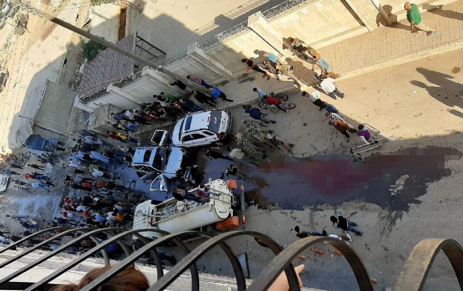 Li Ezazê otomobîla dadwerekî hat teqandin