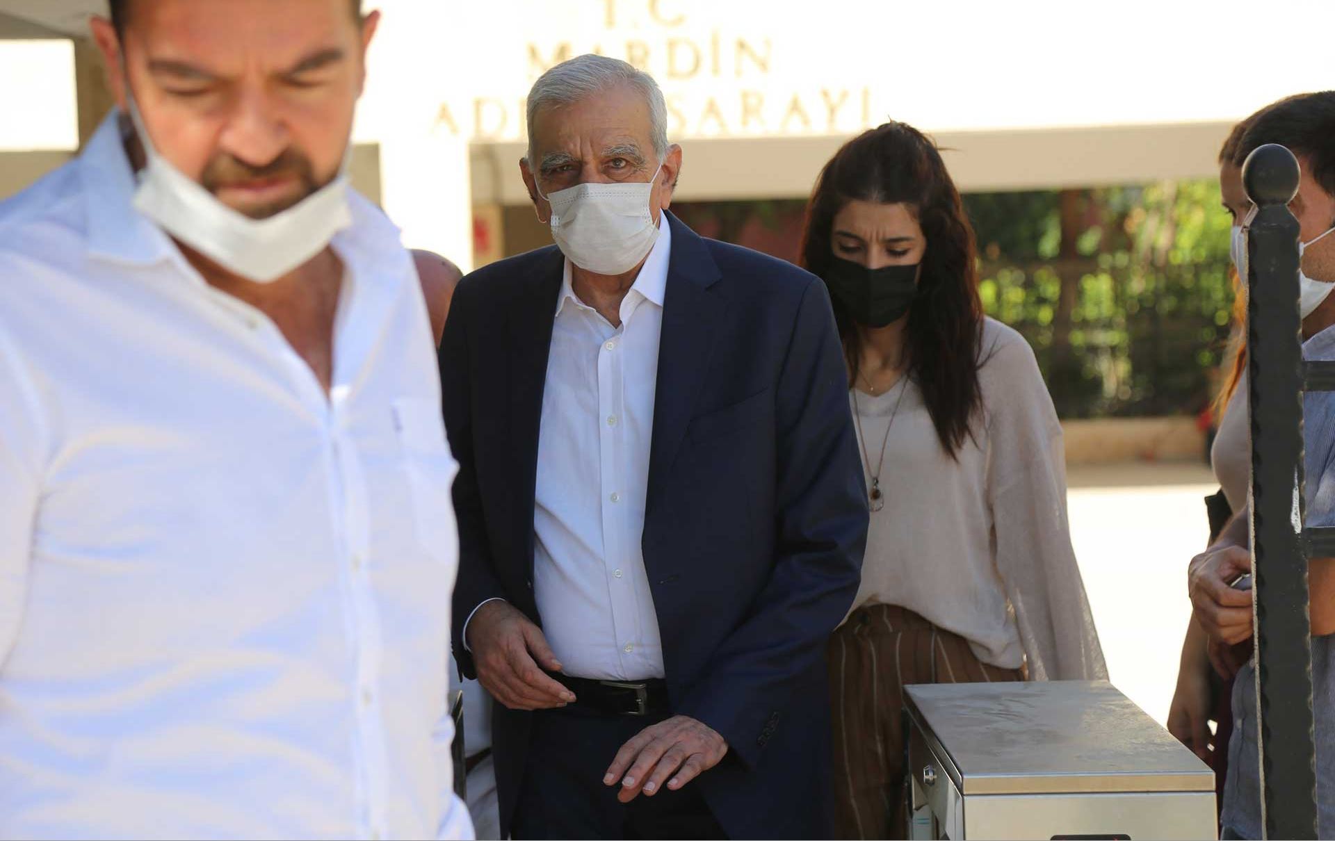 ئەحمەد تورک چووە دادگا و بە مەرج ئازادکرا