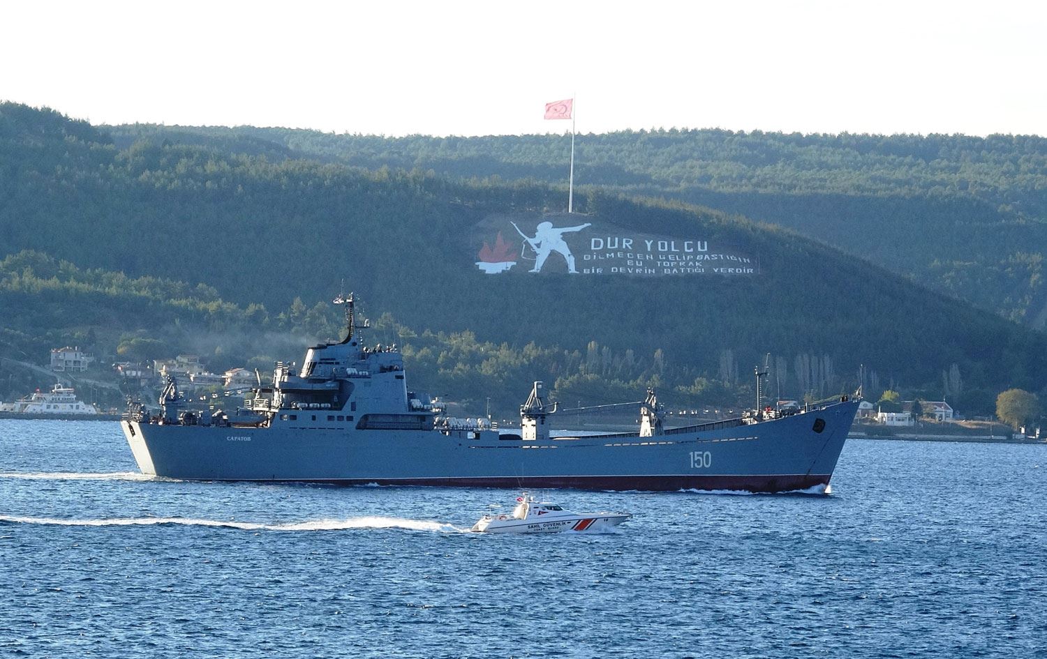 Rus savaş gemisi Çanakkale Boğazı’ndan geçti