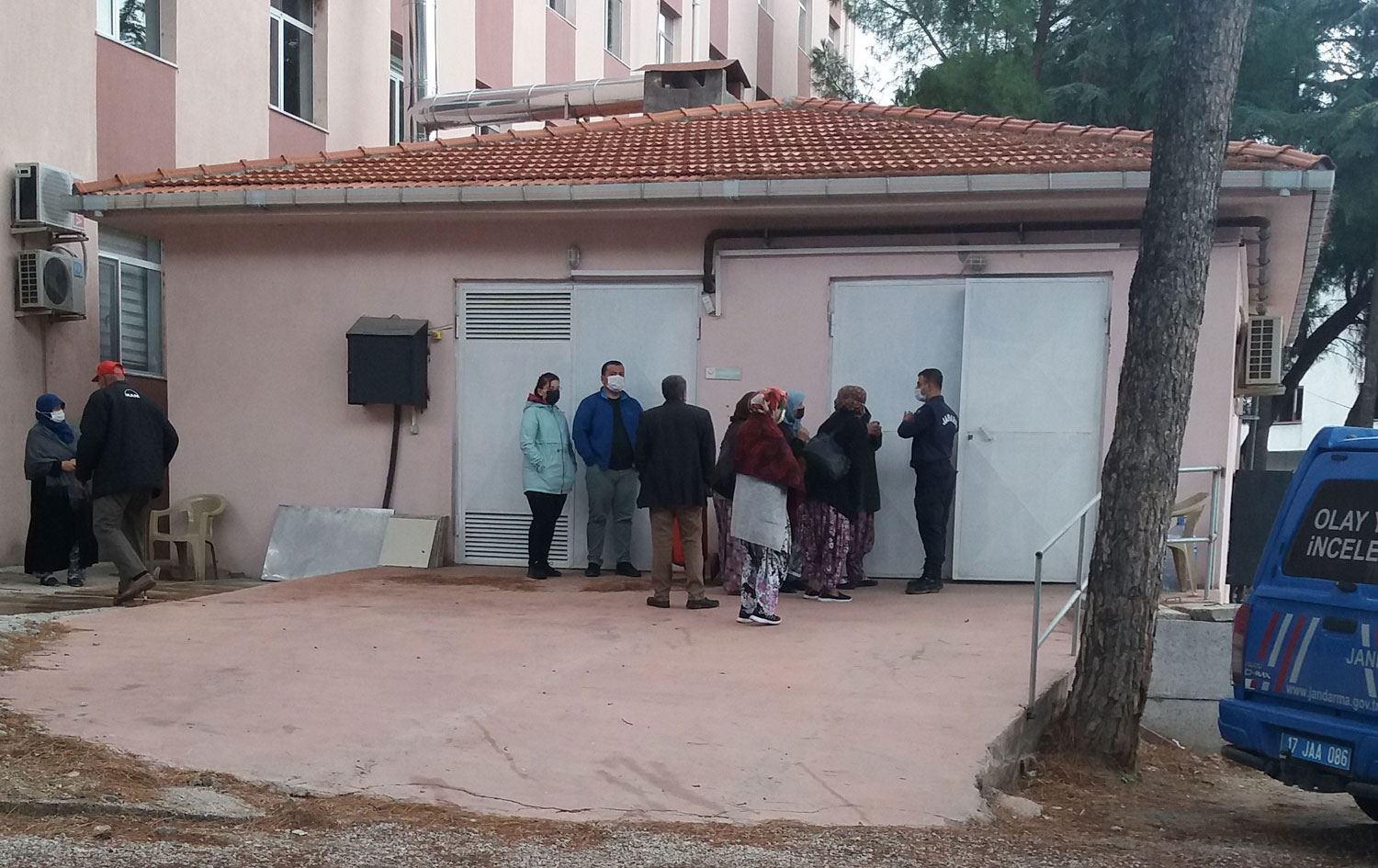 Muhtar domuz yerine arkadaşını vurdu