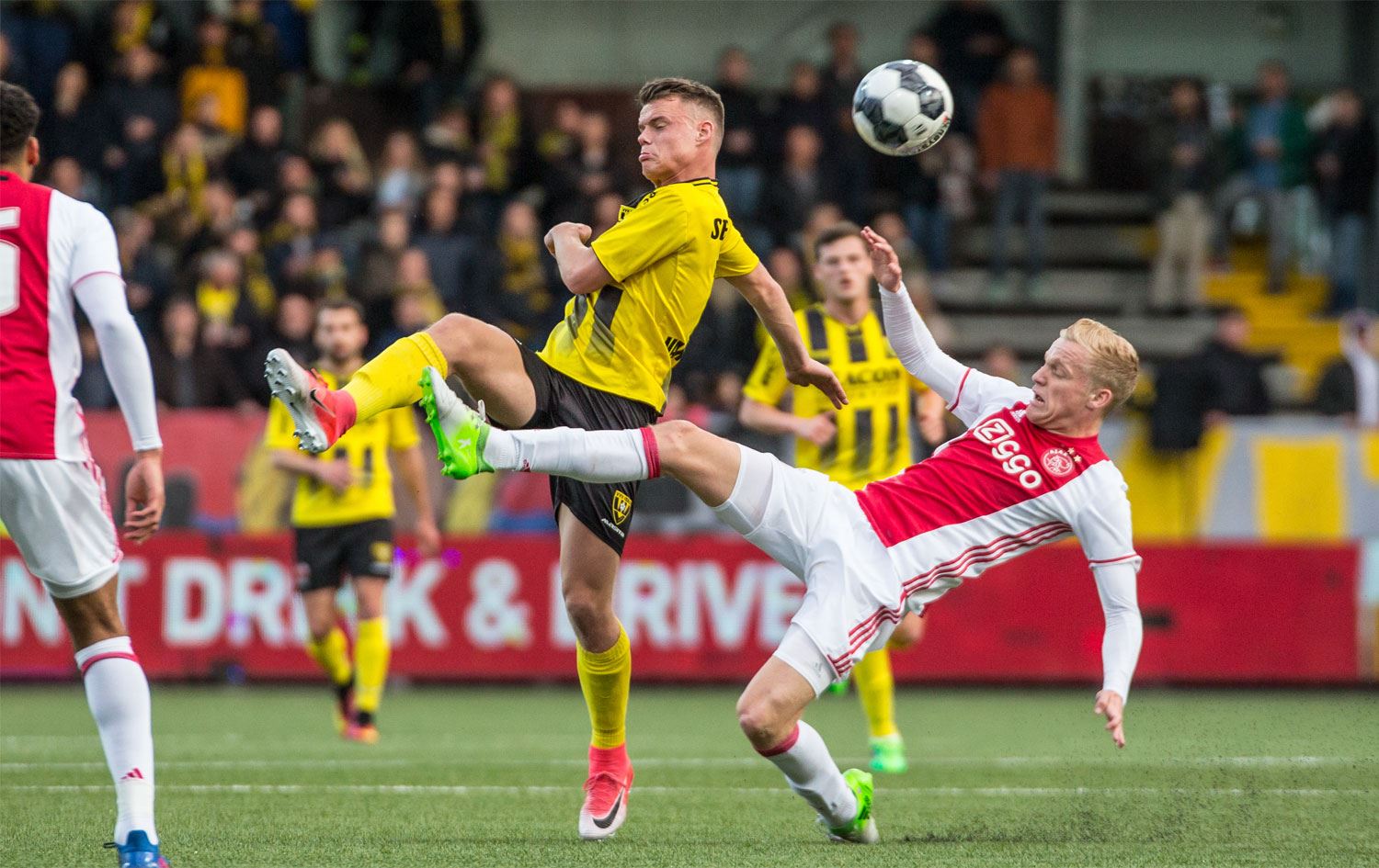 Ajax, deplasmanda VVV-Venlo'ya 13 gol attı
