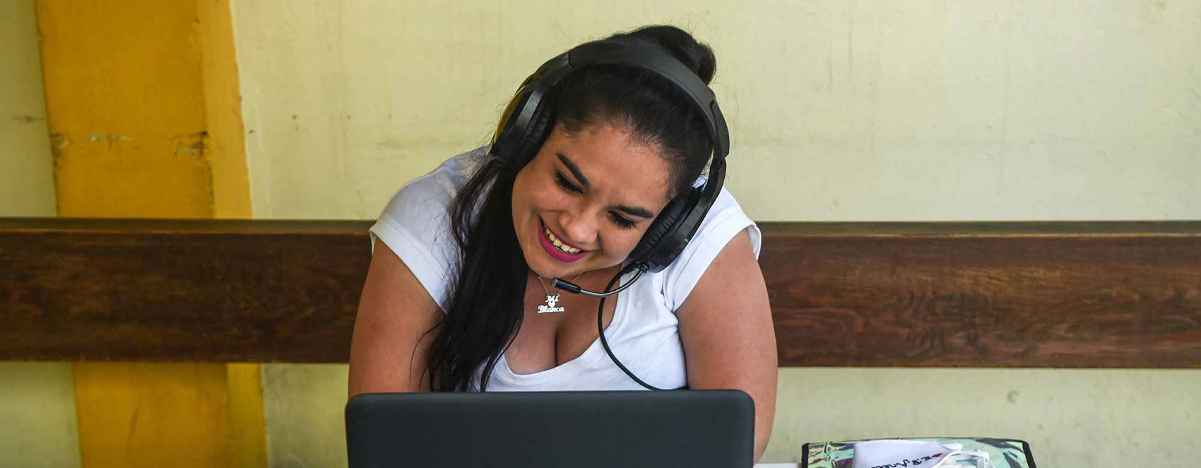 FOTO - Meksikalı kadın mahkumlar aileleriyle internet aracılığıyla görüşüyor